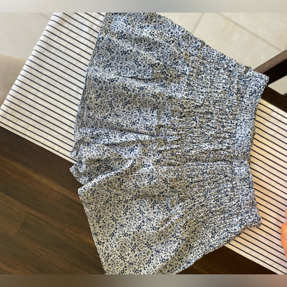 Like new Madewell Smocked Pull-On Shorts in Florentine Floral. Very cute!
